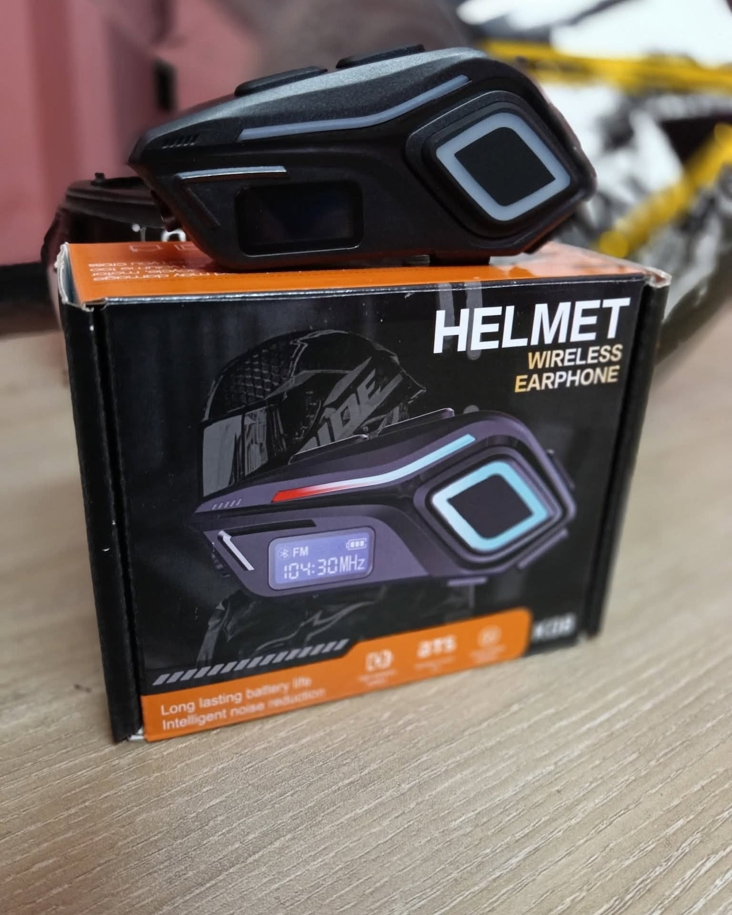 Kit Mains Libres Bluetooth Pour Casque Moto : Appels, Musique, GPS, etc Sans Lâcher le Guidon